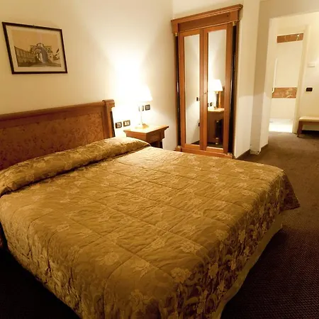 Hotel Cavaliere Palace 4*